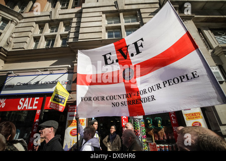 Les Forces volontaires anglais Anti-Islamist (EVF) de protestation à Londres Banque D'Images