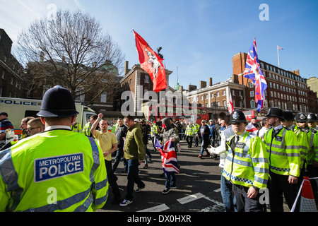 Les Forces volontaires anglais Anti-Islamist (EVF) de protestation à Londres Banque D'Images