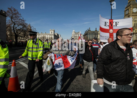 Les Forces volontaires anglais Anti-Islamist (EVF) de protestation à Londres Banque D'Images