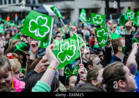 Belfast, Irlande du Nord. 16 mars 2014 - Des milliers d'assister gratuitement à la Saint Patrick concert Crédit : Stephen Barnes/Alamy Live News Banque D'Images