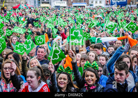 Belfast, Irlande du Nord. 16 mars 2014 - Des milliers d'assister gratuitement à la Saint Patrick concert Crédit : Stephen Barnes/Alamy Live News Banque D'Images