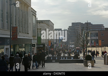 La Lande de cette rue commerciale - Ville de Sheffield, Angleterre, RU Banque D'Images