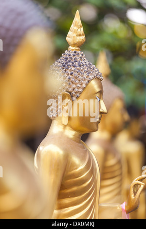 Dans la montagne il y a un Bouddha Banque D'Images