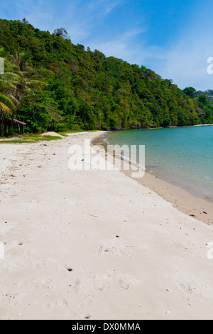 Plage Près de Chao Ley sur Ko Diray, Phuket Thailand Banque D'Images