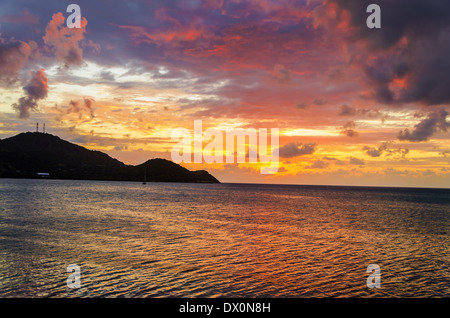 Magnifique coucher de soleil sur la mer des Caraïbes sur San Andres y Providencia, COLOMBIE Banque D'Images