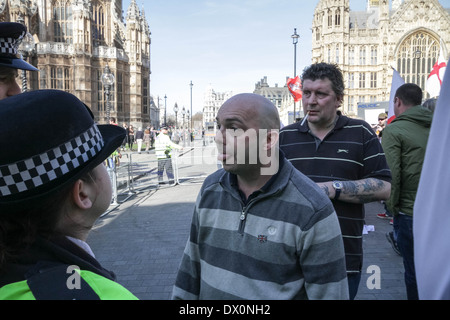 Les Forces volontaires anglais Anti-Islamist (EVF) de protestation à Londres Banque D'Images