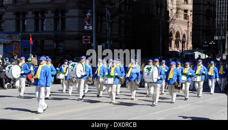 Toronto, Canada. Mar 16, 2014. Saint Patrick's Day Parade, Toronto, Ontario, Canada Crédit : Peter Llewellyn/Alamy Live News Banque D'Images