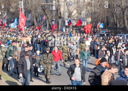 Odessa, Ukraine. 16 mars, 2014. Assemblée du peuple Antimaidan -'Champ Koulikovo'. Cette démonstration en champ Koulikovo, Odessa, Ukraine (Ukraine du Sud), contre le nouveau gouvernement de Kiev, contre le national-fascisme, à un référendum, et à l'appui de la Crimée et des peuples de Crimée, Crédit : KEN VOSAR//Alamy Live News Banque D'Images