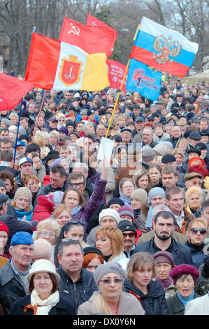 Odessa, Ukraine. 16 mars, 2014. Assemblée du peuple Antimaidan -'Champ Koulikovo'. Cette démonstration en champ Koulikovo, Odessa, Ukraine (Ukraine du Sud), contre le nouveau gouvernement de Kiev, contre le national-fascisme, à un référendum, et à l'appui de la Crimée et des peuples de Crimée, Crédit : KEN VOSAR//Alamy Live News Banque D'Images