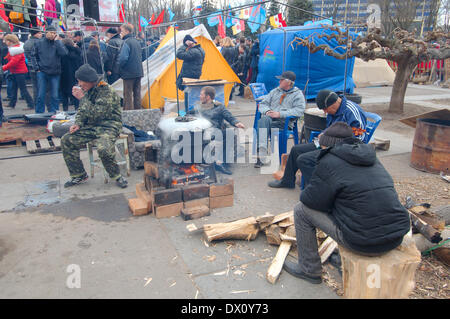 Odessa, Ukraine. 16 mars, 2014. Assemblée du peuple Antimaidan -'Champ Koulikovo'. Cette démonstration en champ Koulikovo, Odessa, Ukraine (Ukraine du Sud), contre le nouveau gouvernement de Kiev, contre le national-fascisme, à un référendum, et à l'appui de la Crimée et des peuples de Crimée, Crédit : KEN VOSAR//Alamy Live News Banque D'Images