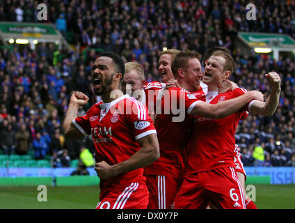 Glasgow, Ecosse. Mar 16, 2014. Les joueurs d'Aberdeen célébrer après la finale de Coupe de ligue écossaise entre Aberdeen et Inverness Caledonian Thistle FC FC au Celtic Park. Aberdeen a gagné 4-2 sur les pénalités. Credit : Action Plus Sport/Alamy Live News Banque D'Images