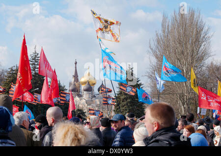 Odessa, Ukraine. 16 mars, 2014. Assemblée du peuple Antimaidan -'Champ Koulikovo'. Cette démonstration en champ Koulikovo, Odessa, Ukraine (Ukraine du Sud), contre le nouveau gouvernement de Kiev, contre le national-fascisme, à un référendum, et à l'appui de la Crimée et des peuples de Crimée, Crédit : KEN VOSAR//Alamy Live News Banque D'Images