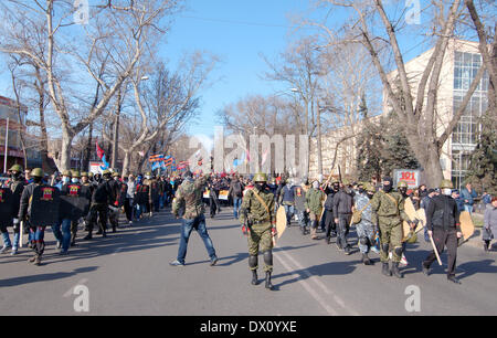 Odessa, Ukraine. 16 mars, 2014. Assemblée du peuple Antimaidan -'Champ Koulikovo'. Cette démonstration en champ Koulikovo, Odessa, Ukraine (Ukraine du Sud), contre le nouveau gouvernement de Kiev, contre le national-fascisme, à un référendum, et à l'appui de la Crimée et des peuples de Crimée, Crédit : KEN VOSAR//Alamy Live News Banque D'Images