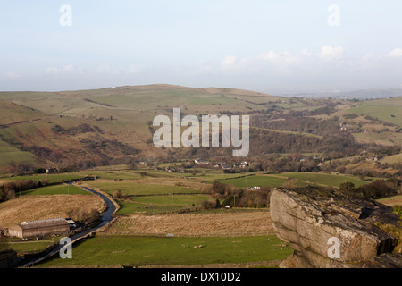 Vue depuis les Rochers de bord Taxal Windgather Kettleshulme Sponds vers Hill et Lyme Handley Derbyshire Angleterre Cheshire Banque D'Images