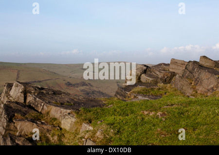 Vue depuis les Rochers de bord Taxal Windgather Kettleshulme Sponds vers Hill et Lyme Handley Derbyshire Angleterre Cheshire Banque D'Images