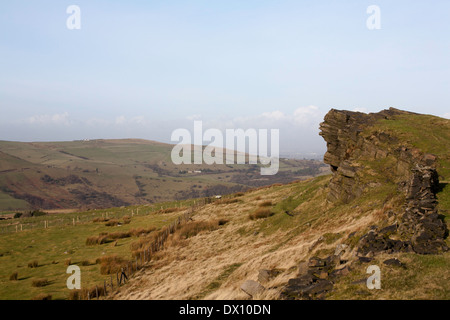 Vue depuis les Rochers de bord Taxal Windgather Kettleshulme Sponds vers Hill et Lyme Handley Derbyshire Angleterre Cheshire Banque D'Images