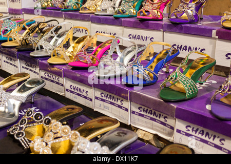 Chaussures dames à Canon Mills Dimanche Grand Marché Horton Road Bradford UK Banque D'Images