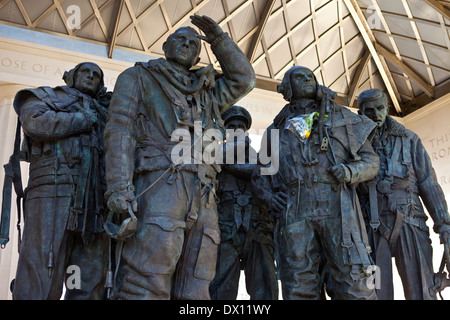 Le monument commémoratif du Bomber Command de la RAF, situé dans le quartier londonien de Green Park. Banque D'Images