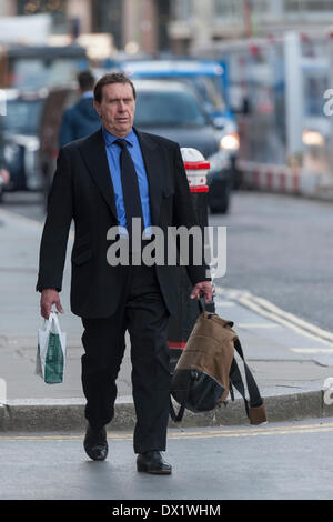 17 mars, 2014. Old Bailey, London, UK. Le procès de l'ancien chef de l'exécutif International Actualités Rebekah Brooks, Andy Coulson et d'autres liées à des soupçons de piratage téléphonique à l'ancienne news journal du monde, continue à l'Old Bailey, London. Sur la photo : CLIVE GOODMAN. Credit : Lee Thomas/Alamy Live News Banque D'Images