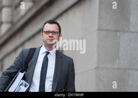 17 mars, 2014. Old Bailey, London, UK. Le procès de l'ancien chef de l'exécutif International Actualités Rebekah Brooks, Andy Coulson et d'autres liées à des soupçons de piratage téléphonique à l'ancienne news journal du monde, continue à l'Old Bailey, London. Photo : ANDY COULSON. Credit : Lee Thomas/Alamy Live News Banque D'Images