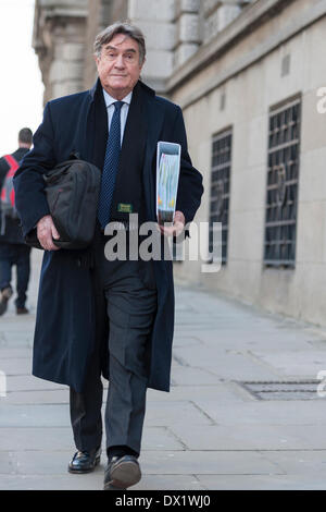 17 mars, 2014. Old Bailey, London, UK. Le procès de l'ancien chef de l'exécutif International Actualités Rebekah Brooks, Andy Coulson et d'autres liées à des soupçons de piratage téléphonique à l'ancienne news journal du monde, continue à l'Old Bailey, London. Sur la photo : TIMOTHY LANGDALE QC. Credit : Lee Thomas/Alamy Live News Banque D'Images