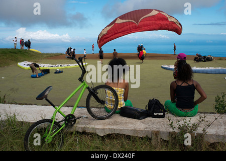 Le Parapente à St Leu. L'île de la réunion, dans l'OCÉAN INDIEN, est un excellent endroit pour le vol libre, les conditions de vol sont Banque D'Images