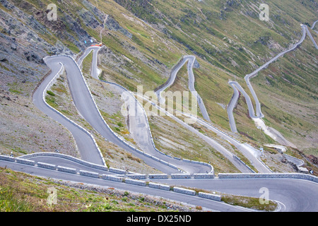 Col du Stelvio. Un col de montagne dans le nord de l'Italie. Parc National du Stelvio, Italie. Banque D'Images