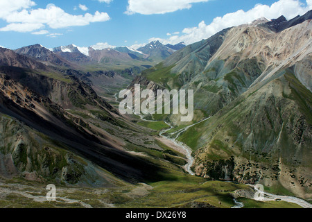 Dans la rivière Barskoon (Barskaun) vallée, Terskey Ridge, Kirghizistan Banque D'Images