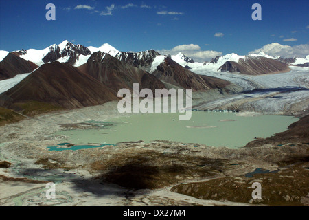 Lake Lac Perova (Petrov), le plus grand lac glaciaire dans Ak-Shiryak Tian-shan occidental, Tian-shan occidental massif. Kirghizistan Banque D'Images