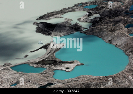 Lacs thermokarstiques sur barrage du lac Moraine Perova Petrov (lac), le plus grand lac glaciaire dans Ak-Shiryak Tian-shan occidental, massif, Tien-Sh Banque D'Images