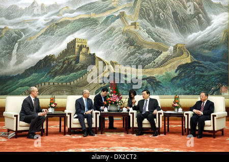 Beijing, Chine. Mar 17, 2014. Zhang Dejiang (2e R), président de la Chine du Congrès national du peuple Comité permanent, rencontre avec une délégation de la bipartisan U.S.-China Working Group (USCWG) du Congrès des États-Unis, qui est dirigé par Charles Boustany (2L) et Rick Larsen, co-présidents de l'USCWG, à Beijing, capitale de Chine, le 17 mars 2014. Credit : Yao Dawei/Xinhua/Alamy Live News Banque D'Images