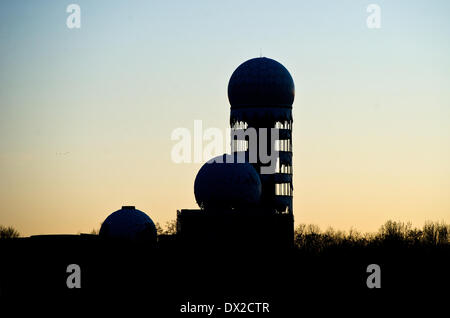 Vue de l'ancien des radômes station d'écoute de la NSA sur le dessus de la montagne Teufelsberg à Berlin, Allemagne, 12 mars 2014. Photo : Daniel Bockwoldt/dpa Banque D'Images