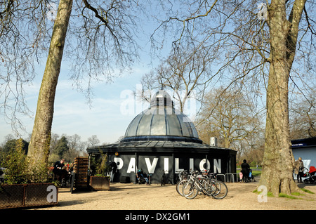 Pavilion Cafe, Victoria Park avec supports à vélo à l'avant, Département de Tower Hamlets, England UK Banque D'Images