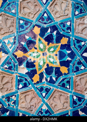 Décoration sur la mosquée à côté du soufre à Tbilissi, Géorgie. Banque D'Images