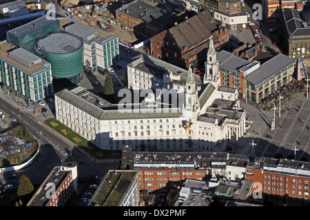 Vue aérienne de la salle municipale de Leeds à Millennium Square, Leeds Banque D'Images
