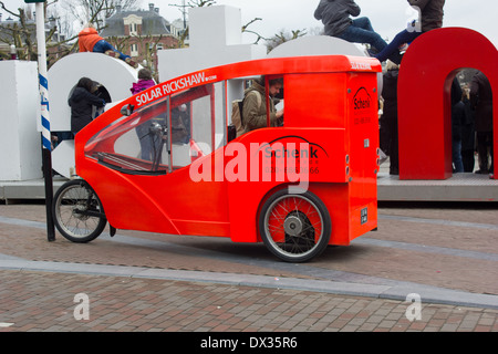 Pousse-pousse à l'énergie solaire à Amsterdam Banque D'Images