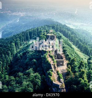 Vue aérienne de château du Haut-Barr rock Alsace France 12e siècle Banque D'Images