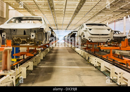 Sterling Heights, Michigan - La Chrysler 200 dans l'atelier de peinture de Chrysler's Sterling Heights Usine de montage. Banque D'Images