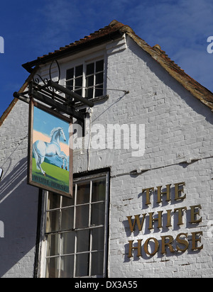 Le White Horse pub sur une journée ensoleillée, Chilham, Kent Banque D'Images