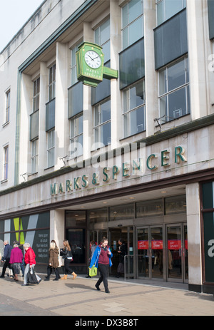 Entrée de magasin Marks and Spencer, York, England, UK Banque D'Images