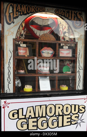 Les réparations de prothèses rapide vitrine dans Glasgow, Ecosse. Banque D'Images