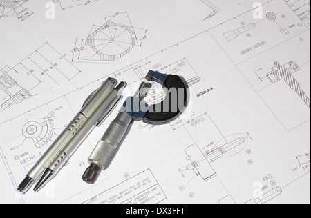 Une image montrant des stylos et d'un micromètre pour des mesures de précision Banque D'Images