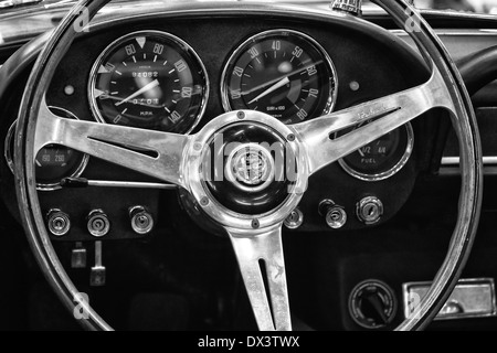 Voiture de luxe cabine Alfa Romeo Spider 2600, noir et blanc Banque D'Images