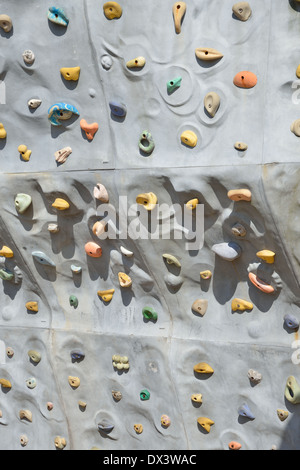 Détail de mur artificiel d'escalade de rocher Banque D'Images