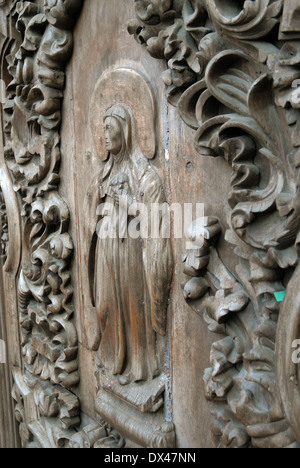 La porte en bois, Cathédrale de Manille, Beaterio, Intramuros, Manille, Philippines. Banque D'Images