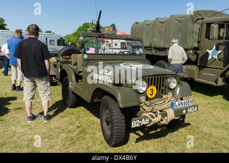 Les véhicules militaires de l'armée américaine Jeep avec 50 cal. Mitrailleuse Browning, Banque D'Images