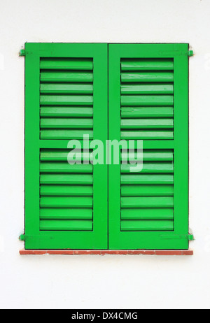 Volets de style italien dans un vieux palais Banque D'Images