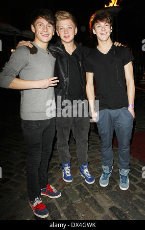 De gauche à droite : Michael Parsons, Greg West, district de Ferrari-Lane dan3 aka District 3, de X Factor, à Gilgamesh restaurant à Camden. Londres, Angleterre - 18.10.12 Où : London, Royaume-Uni Quand : 18 Oct 2012 Banque D'Images