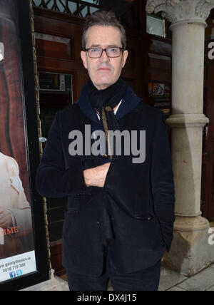 Rupert Everett est honoré d'un moulage en bronze de ses empreintes de mains en dehors de la Gaiety Theatre avec : Rupert Everett où : Banque D'Images