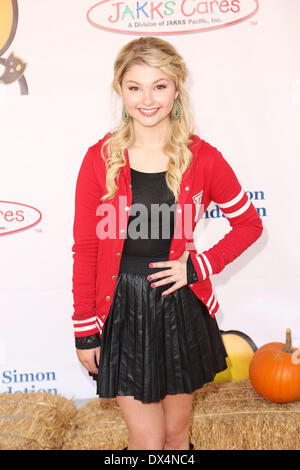 Stefanie Scott Ronald McDonald Camp pour une bonne fois 20e édition du Carnaval d'Halloween à l'Universal Studios Backlot Universal City, Californie - 21.10.12 comprend : Stefanie Scott Où : USA Quand : 20 Oct 2012 Banque D'Images